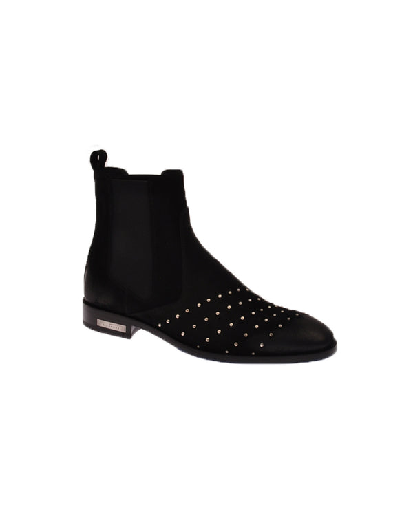 Leather ankle boots with studs
