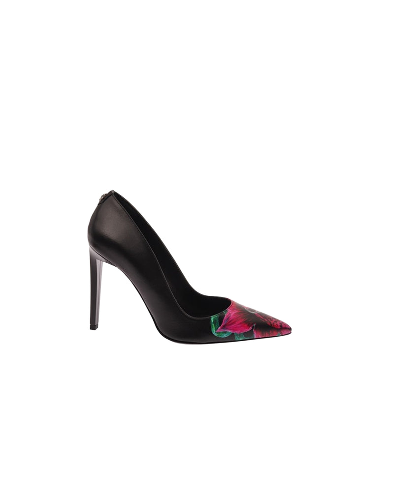 Pointed-toe pumps
