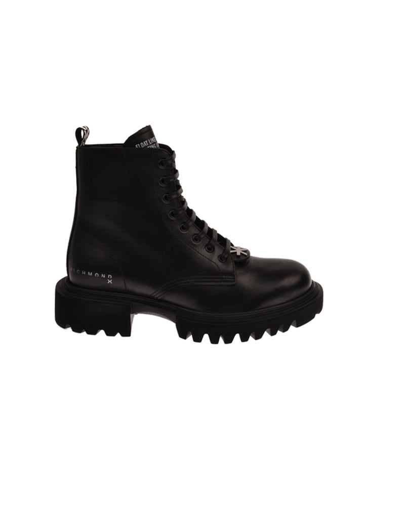 Combat boots with track sole
