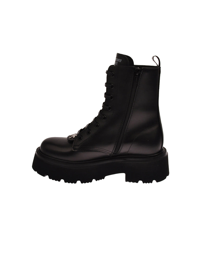 Combat boots with track sole
