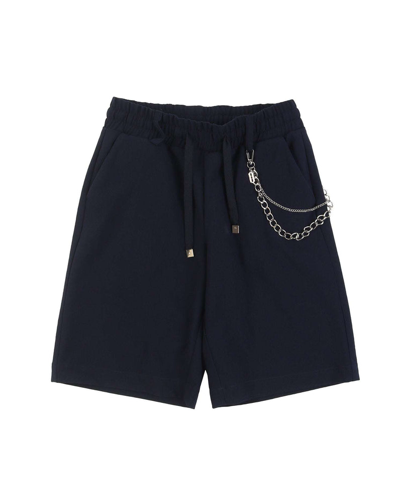 Bermudas con cadena decorativa