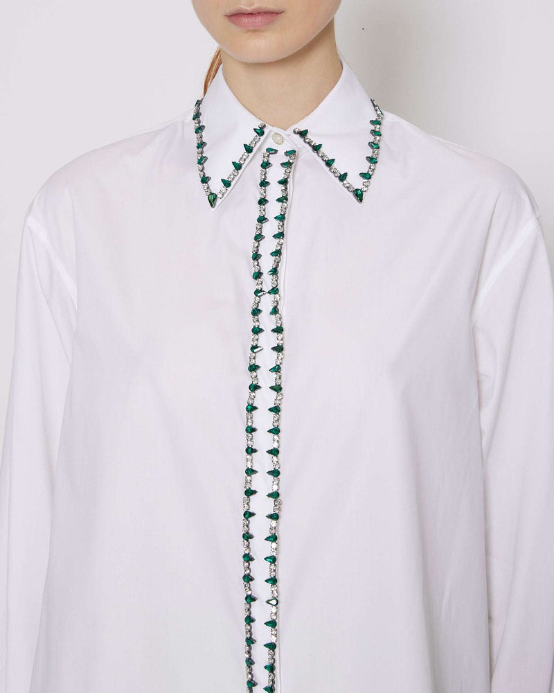 Camisa con aplicaciones de joyas