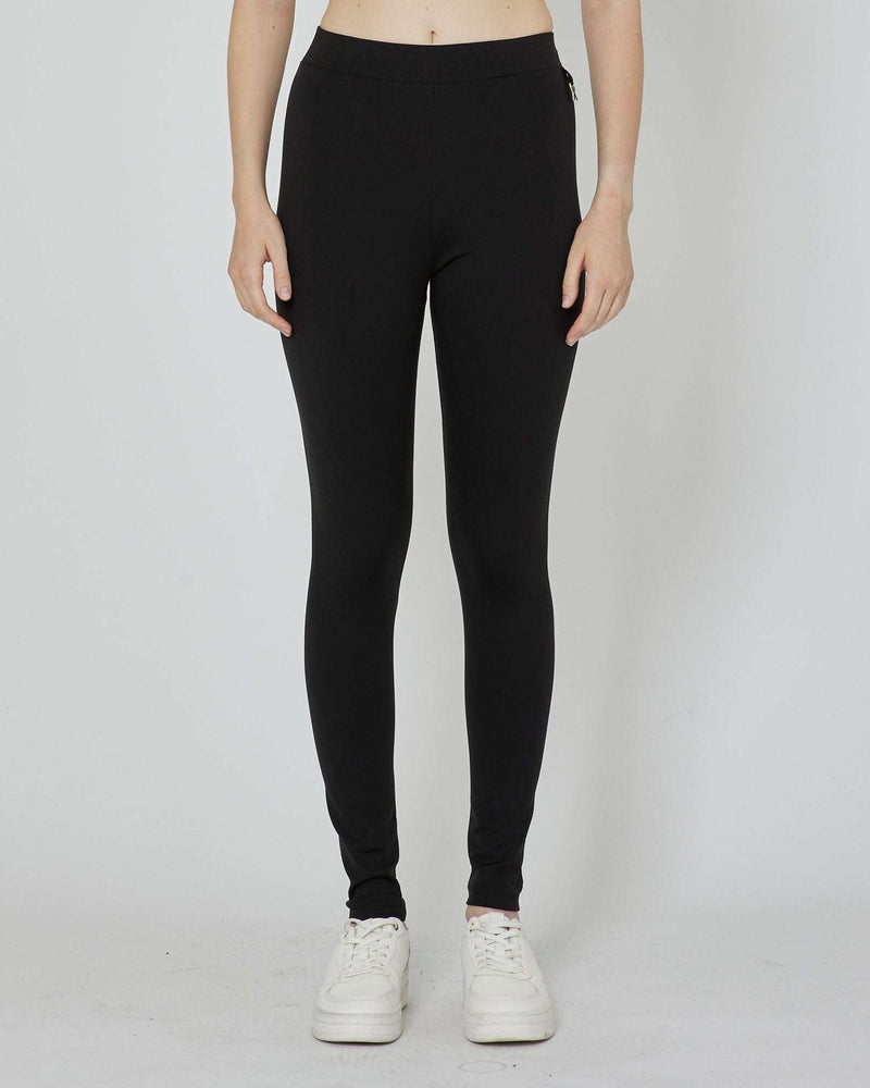 Leggings avec étiquette métallique sur le devant