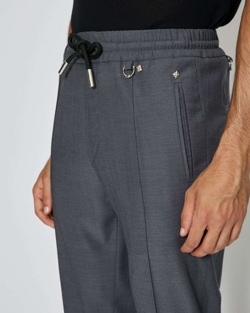 Pantalones con clavo y bolsillos laterales