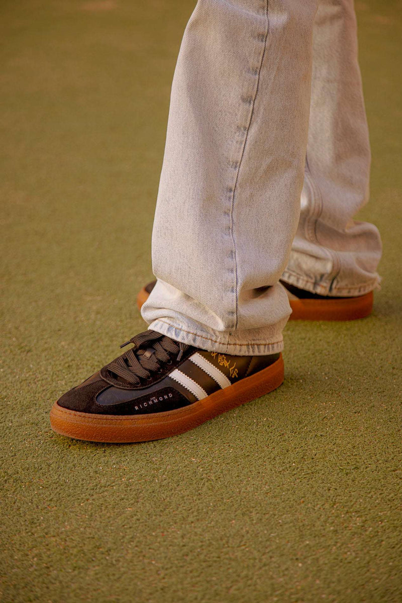 Baskets en cuir avec logo et bandes latérales